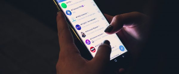 christian-wiediger-GWkioAj5aB4-unsplash person using smartphone