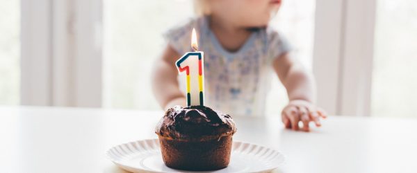 freestocks-org-qlS6vMR2PpU-unsplash (2) black cupcake