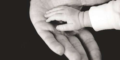 liane-metzler-B32qg6Ua34Y-unsplash child and parent hands photography